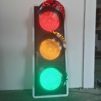 河北邯郸市十字路口红绿灯通泽八棱杆厂家