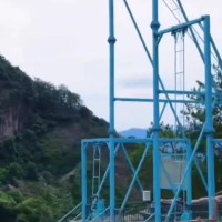 网红景区悬崖秋千厂家电话高空秋千游乐设备金猴生产安装一条龙服务