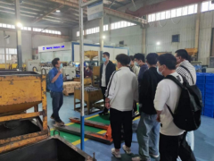 开封大学机械与汽车工程学院组织毕业生赴卫创轴承参观面试