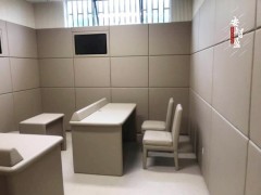 审问室软包桌椅的特点