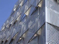 突破边界，演绎建筑美学新篇章——穿孔铝单板赋能现代幕墙设计