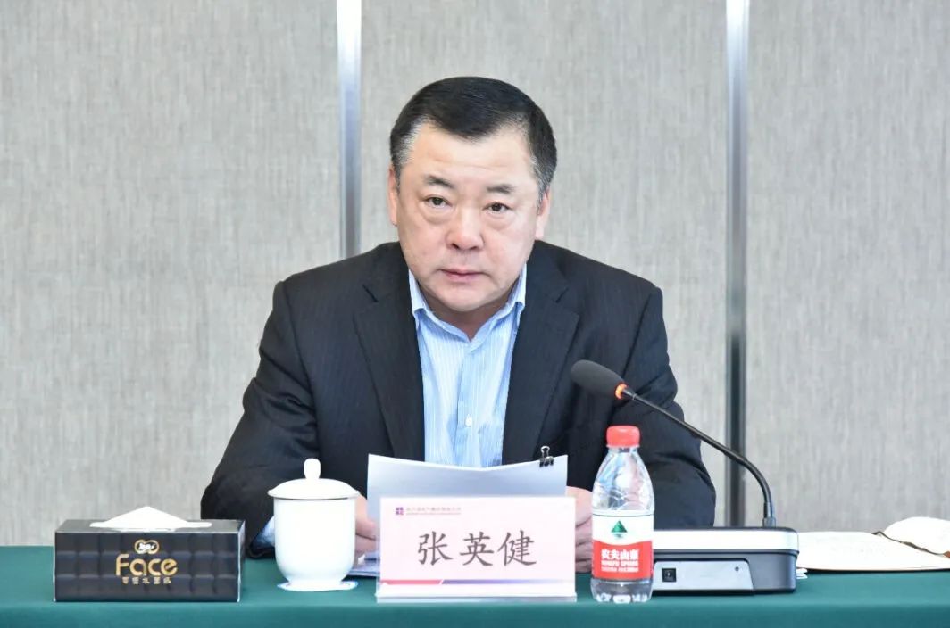 哈电集团党委副书记、董事张英健主持会议并作工作布置