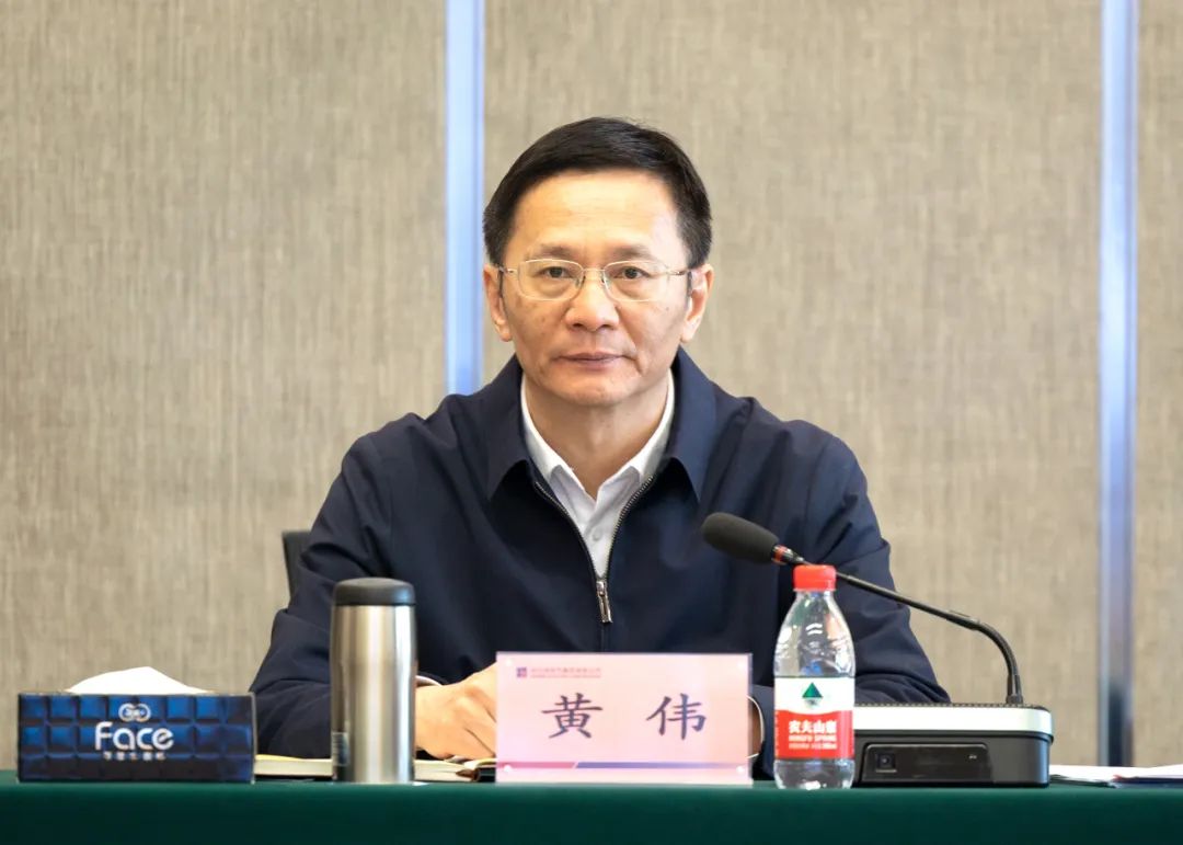 哈电集团总经理、党委副书记黄伟出席会议并讲话